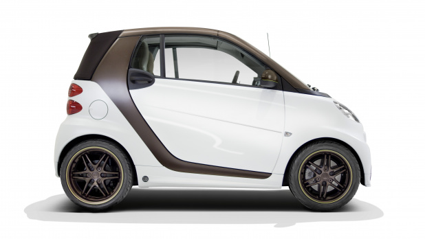 「北欧の香り漂うスマートの全国1台限定車「smart fortwo BoConcept signature style」は385万円！」の5枚目の画像