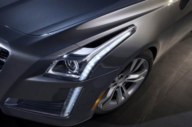 2014-Cadillac-CTS-sedan010