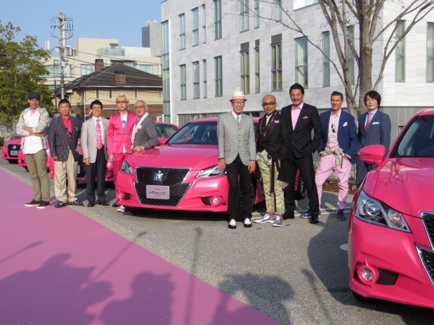 ピンクオヤジno 1は誰 愛されオヤジ10人がピンククラウンで渋谷を走る Clicccar Com