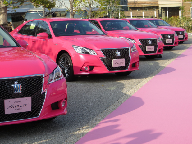 「ピンクオヤジNo.1は誰？ 愛されオヤジ10人がピンククラウンで渋谷を走る!」の4枚目の画像