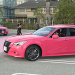 「ピンクオヤジNo.1は誰？ 愛されオヤジ10人がピンククラウンで渋谷を走る!」の1枚目の画像ギャラリーへのリンク