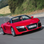 アウディ「R8」画像ギャラリー ─ 7速Sトロニックを搭載し加速性能がさらにアップ - Audi R8 V10 Spyder/Fahraufnahme