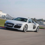 アウディ「R8」画像ギャラリー ─ 7速Sトロニックを搭載し加速性能がさらにアップ - Audi R8 V8 Coup  /Fahraufnahme