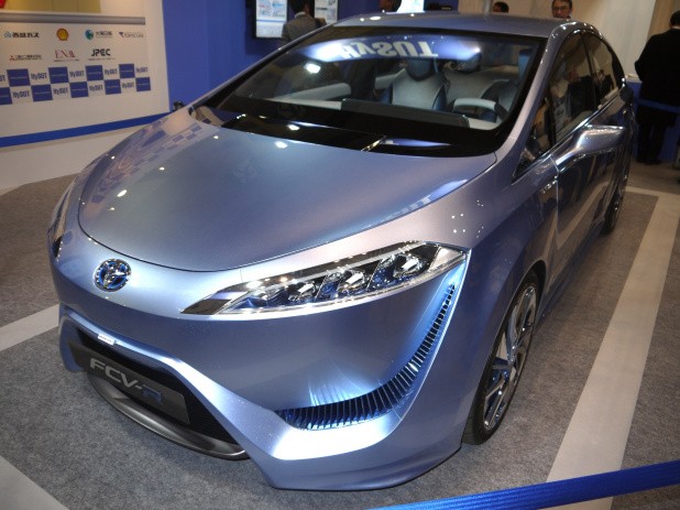 「トヨタFCV（燃料電池車）を2015年に600万円台で市販か!?【スマートエネルギーWeek2013】」の1枚目の画像
