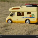 砂丘を越えてサーフィンに行こう。ストップモーションアニメの力作【動画】 - Playmobil_Surf_01