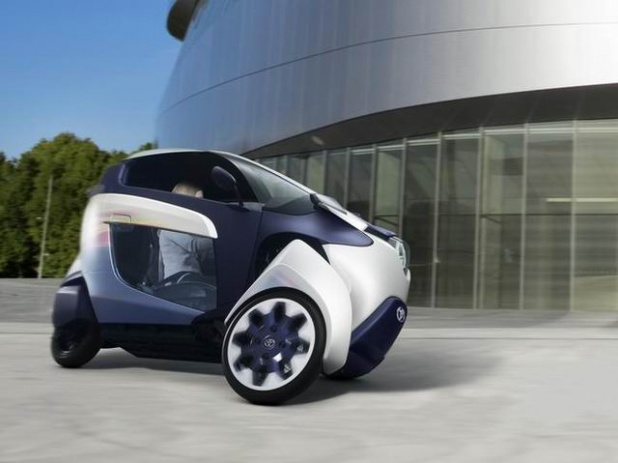 「トヨタ「i-ROAD」画像ギャラリー －新感覚のリーンして曲がる3輪の電気自動車」の2枚目の画像