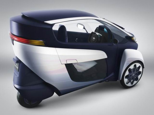 「トヨタ「i-ROAD」画像ギャラリー －新感覚のリーンして曲がる3輪の電気自動車」の10枚目の画像