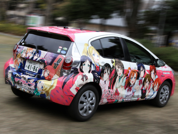「大人気アニメ「ラブライブ！」の公式痛車をトヨタアムラックス東京が発表」の1枚目の画像