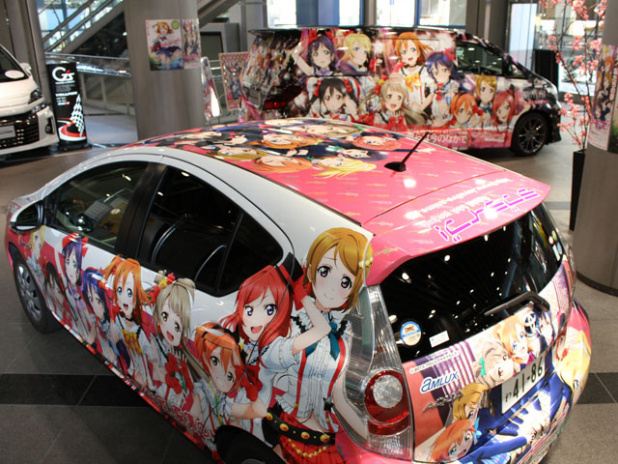 「大人気アニメ「ラブライブ！」の公式痛車をトヨタアムラックス東京が発表」の13枚目の画像