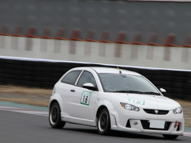 「日本初！話題のマレーシア車、プロトン サトリア・ネオでサーキットレースを走ってみた。」の2枚目の画像