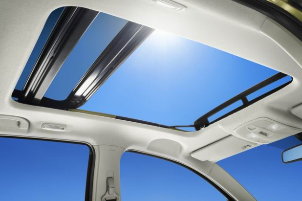 「スズキ新型SX4世界初公開、コンパクトカーと四輪駆動技術を融合【ジュネーブモーターショー】」の3枚目の画像
