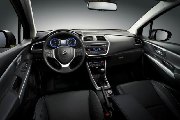 「スズキ新型SX4世界初公開、コンパクトカーと四輪駆動技術を融合【ジュネーブモーターショー】」の6枚目の画像
