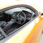 アウディR8は、意外にも乗りやすくって誰でも速く走れちゃうアブナいクルマ？【Audi R8 試乗】 - アウディR8 5.2_09