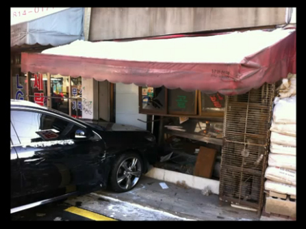 「【動画】高級車が暴走、衝突した原因は？ 韓国で起きた事故の衝撃映像」の1枚目の画像