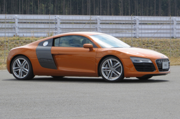 「アウディR8は、意外にも乗りやすくって誰でも速く走れちゃうアブナいクルマ？【Audi R8 試乗】」の23枚目の画像