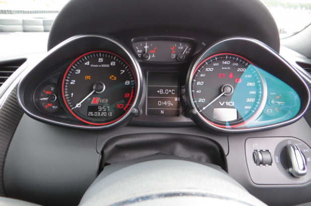 「アウディR8は、意外にも乗りやすくって誰でも速く走れちゃうアブナいクルマ？【Audi R8 試乗】」の4枚目の画像