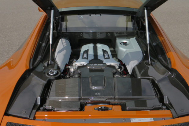 「アウディR8は、意外にも乗りやすくって誰でも速く走れちゃうアブナいクルマ？【Audi R8 試乗】」の19枚目の画像