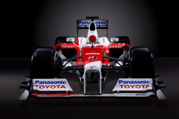 「F1のダウンサイジングでトヨタ・ホンダが参戦に向けて1.6L V6ターボエンジンを開発中 !?」の1枚目の画像