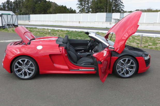 「アウディR8は、意外にも乗りやすくって誰でも速く走れちゃうアブナいクルマ？【Audi R8 試乗】」の25枚目の画像