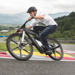 【動画】アウディの電動自転車は最高速80km／h！ - e-bike2