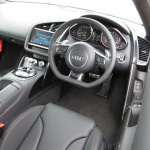 「アウディR8は、意外にも乗りやすくって誰でも速く走れちゃうアブナいクルマ？【Audi R8 試乗】」の2枚目の画像ギャラリーへのリンク