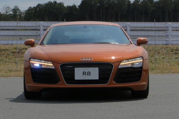 「アウディR8は、意外にも乗りやすくって誰でも速く走れちゃうアブナいクルマ？【Audi R8 試乗】」の21枚目の画像