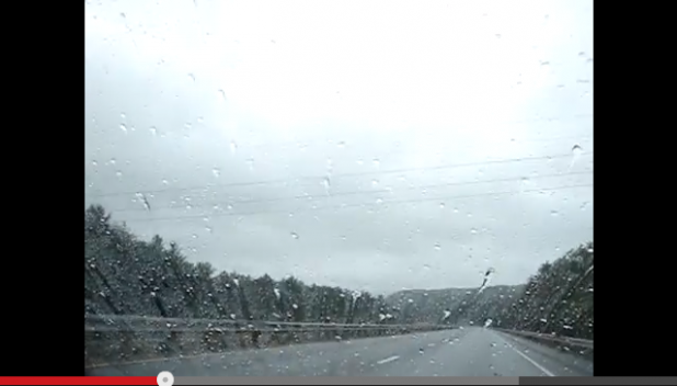 「オープンカーで雨の日に濡れないのは何キロから？【動画】」の2枚目の画像