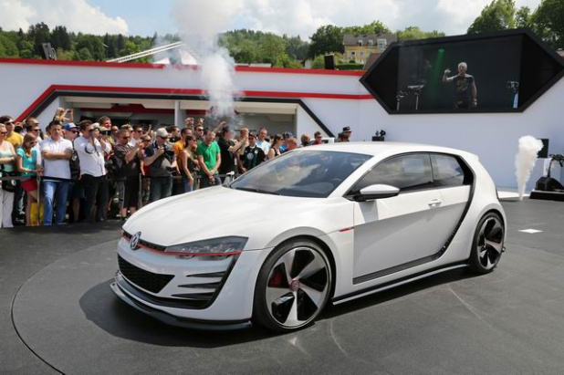 「VWゴルフGTIのコンセプトが 300km/h・500馬力オーバーで世界初公開！」の1枚目の画像
