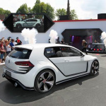 「VWゴルフGTIのコンセプトが 300km/h・500馬力オーバーで世界初公開！」の2枚目の画像ギャラリーへのリンク