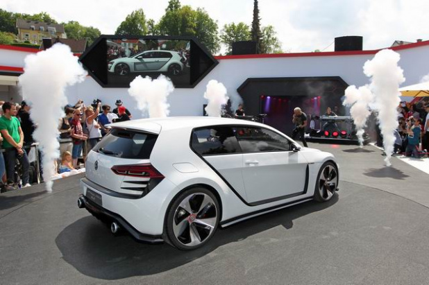 「VWゴルフGTIのコンセプトが 300km/h・500馬力オーバーで世界初公開！」の2枚目の画像