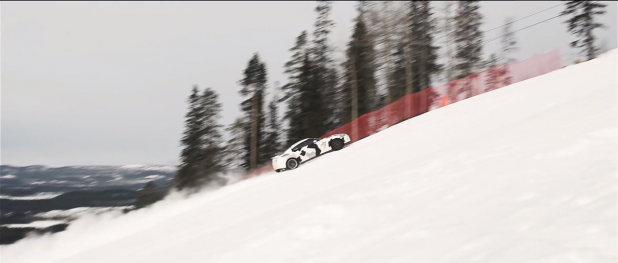 「スキー場を駆け上がるGT-Rがスゴ過ぎ！ 【動画】」の1枚目の画像