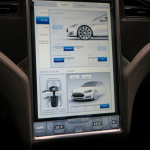 クルマをスマホ感覚でコントロール! テスラ「モデルS」はすべてをタッチスクリーンで設定できる【動画】 - Tesla Model S_056