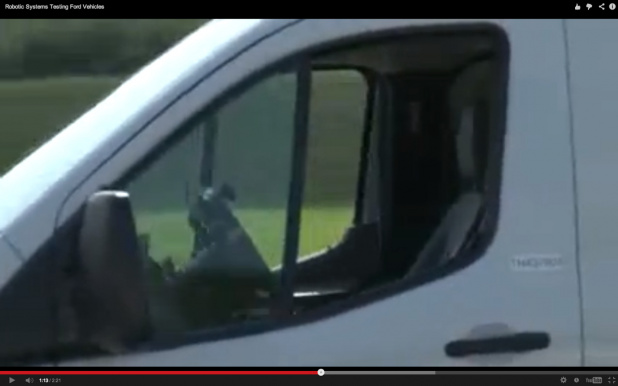 「ロボットドライバーが運転しているフォード新車開発の現場【動画】」の4枚目の画像