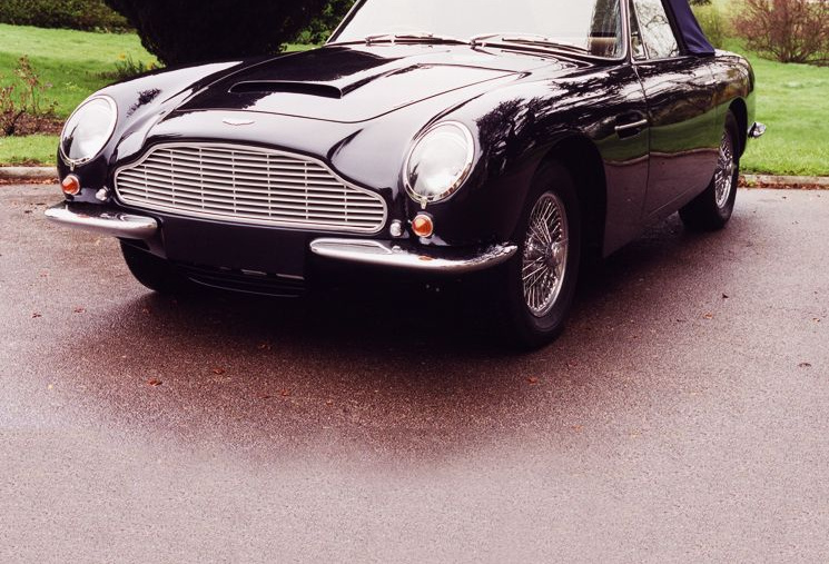 ロイヤルウエディングでキャサリン妃も乗車した アストン マーティン Db6 とは Clicccar Com