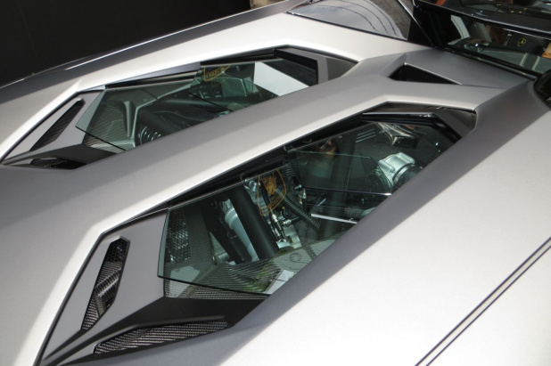 「ランボルギーニ「アヴェンタドールLP720-4 ロードスター50°アニヴェルサリオ」画像ギャラリー －720馬力の超絶2シーターオープンカー」の31枚目の画像