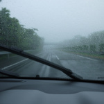 【動画】クルマの運転中にゲリラ豪雨！正しく乗り切る方法5つ - P1080233