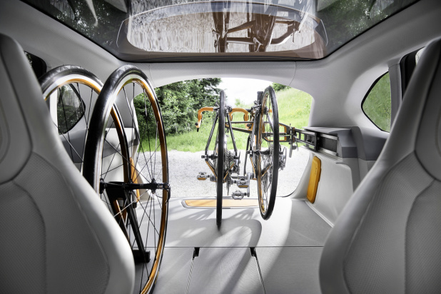 「BMW「Concept Active Tourer Outdoor」画像ギャラリー セレブなサイクリストに人気確実!?」の7枚目の画像