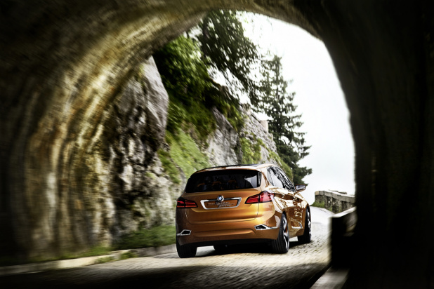 「BMW「Concept Active Tourer Outdoor」画像ギャラリー セレブなサイクリストに人気確実!?」の2枚目の画像