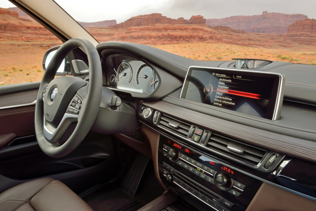 「BMW「新型X5」画像ギャラリー ハイパフォーマンスモデルから超低燃費モデルまで幅広い」の8枚目の画像