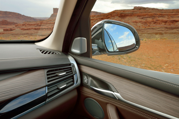 「BMW「新型X5」画像ギャラリー ハイパフォーマンスモデルから超低燃費モデルまで幅広い」の10枚目の画像