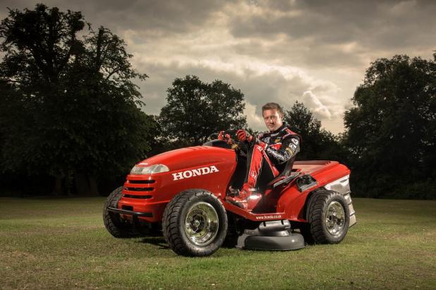 「ホンダ「HF2620トラクター改」画像ギャラリー ─ 世界最速の芝刈り機！」の2枚目の画像