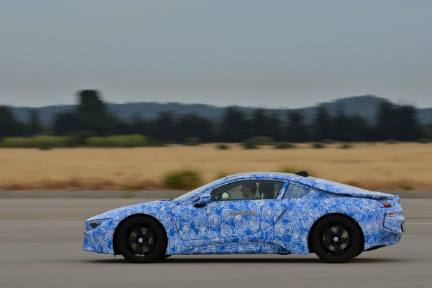 「「BMW i8」走行シーンと詳細を公開」の14枚目の画像