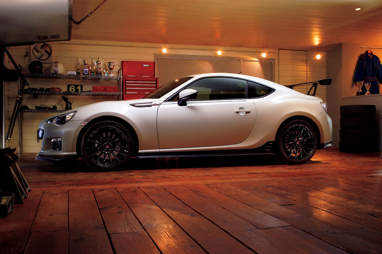 スバル「BRZ tS」はSTIがハンドリング性能を追求 | clicccar.com