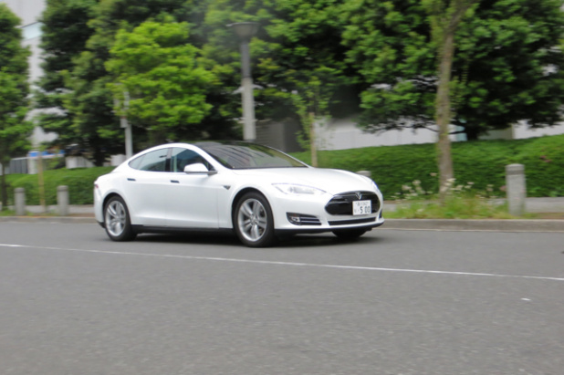 Tesla Model S_095