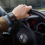 【動画】スマホとクルマが連動する腕時計型端末を開発！ - Nissan incursiona en la tecnologÌa personal con el reloj concep