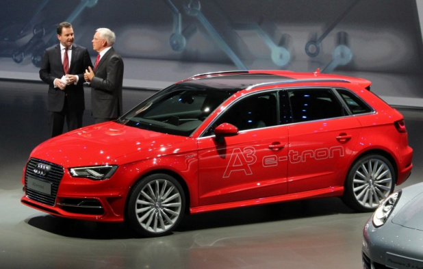「VW｢e-Golf｣、独首相を招いてEV版を発表!【フランクフルトモーターショー】」の4枚目の画像