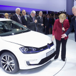 「VW｢e-Golf｣、独首相を招いてEV版を発表!【フランクフルトモーターショー】」の16枚目の画像ギャラリーへのリンク