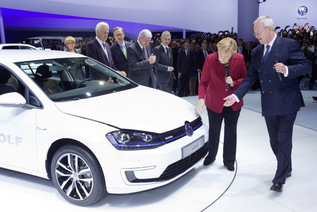 「VW｢e-Golf｣、独首相を招いてEV版を発表!【フランクフルトモーターショー】」の16枚目の画像