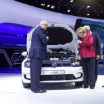 「VW｢e-Golf｣、独首相を招いてEV版を発表!【フランクフルトモーターショー】」の17枚目の画像ギャラリーへのリンク