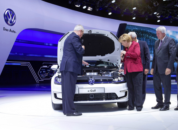 「VW｢e-Golf｣、独首相を招いてEV版を発表!【フランクフルトモーターショー】」の17枚目の画像